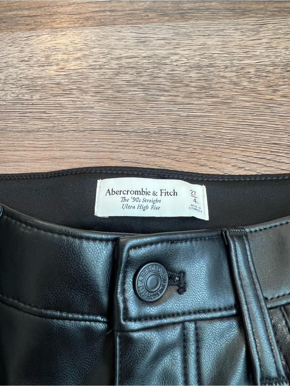 Abercrombie High Rise 90s Relaxed Vegan Leather Pants Black Women’s 27 4 Short - Picture 8 of 11